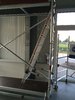 Layher FG-Schrägaufstieg - Stufeneinhängeleiter als Gerüst-Schrägaufstieg im P2 Sicherheitsaufbau